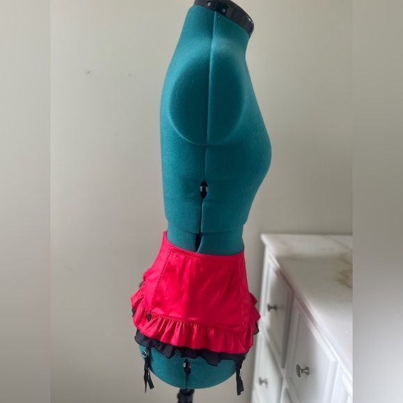 *New* Là Senza Garter Skirt (Red/Black, Small) with Tag - Picture 2 of 3